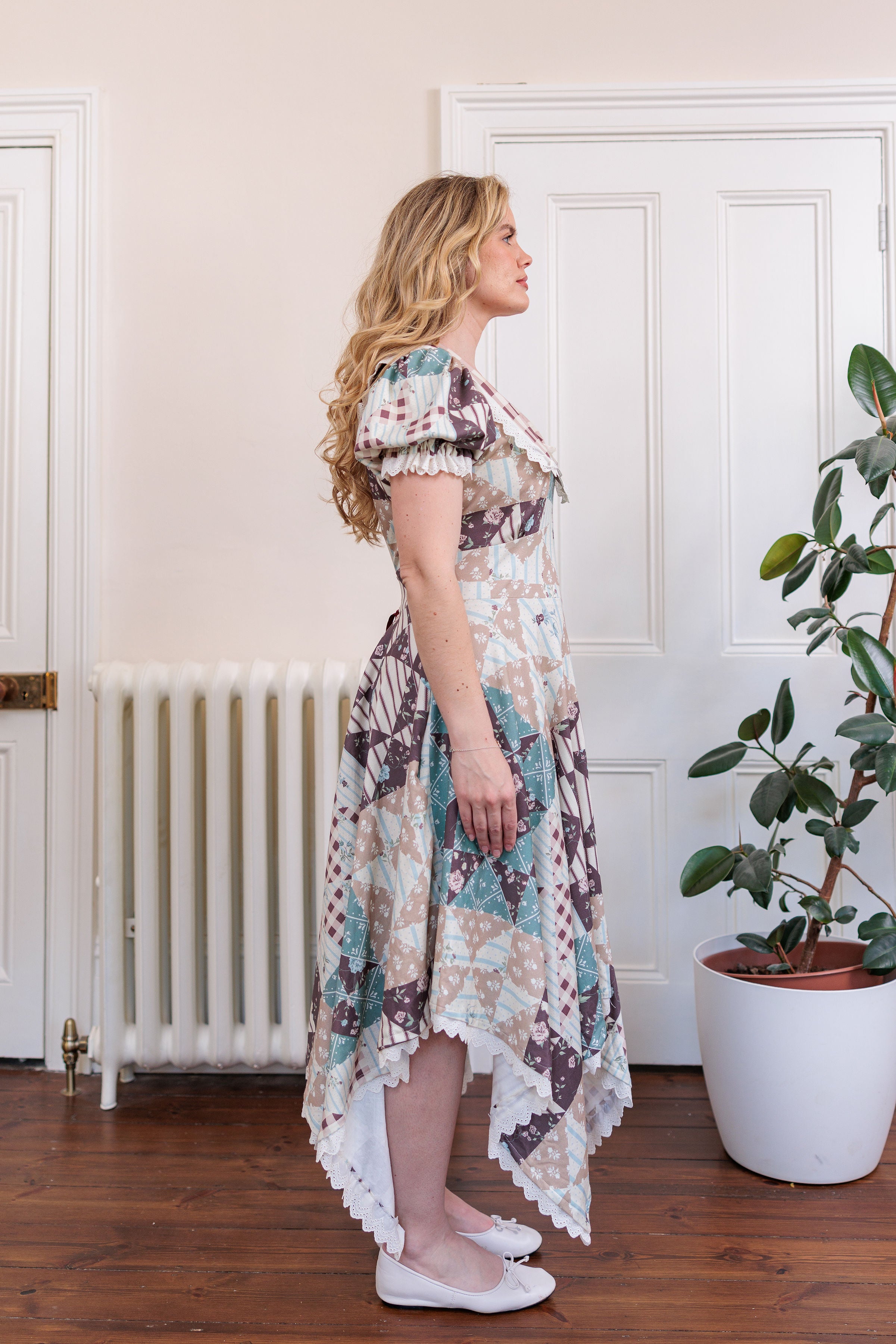 The Cottage Dress in organic cotton knit with a quilted countryside print and gingham collar, close-up detail