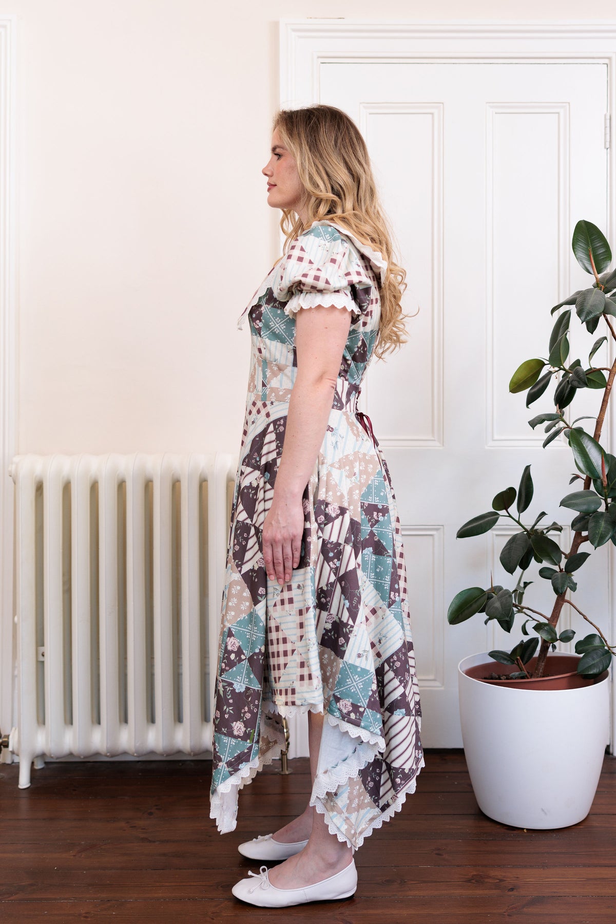 The Cottage Dress in organic cotton knit with a quilted countryside print and gingham collar, detail view